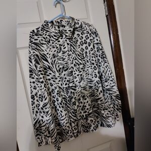 Alfred Dunner Black and White Graphic Button Down Blouse